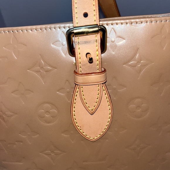 Louis Vuitton Brentwood Noisette patent leather tote bag in good condition. - Picture 4 of 12